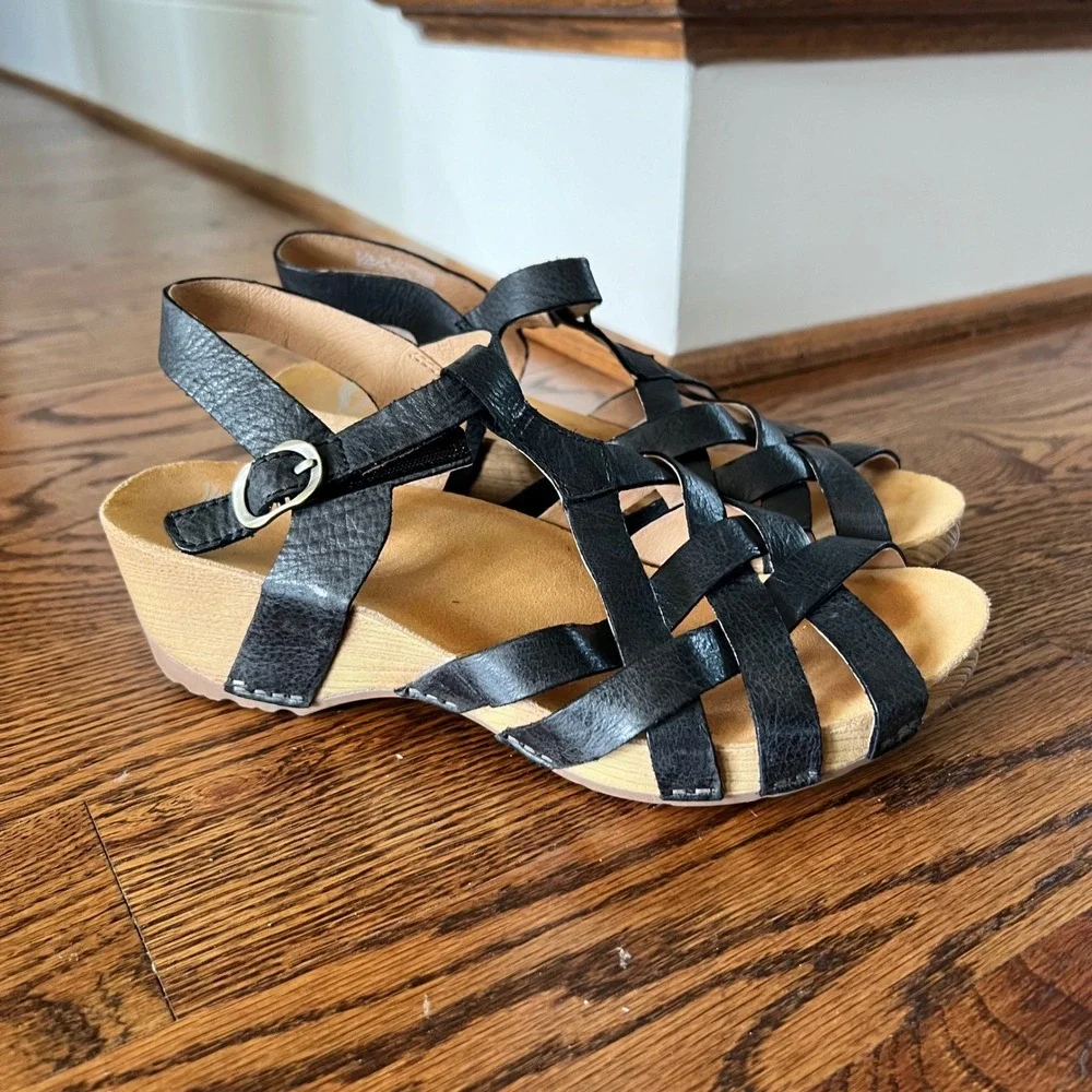 Dansko Womens‎ Black Leather T-Strap Wedge Sandals Size 39 EU 8.5-9 US Strappy